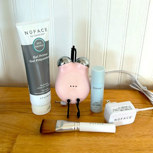 NuFace sandy rose mini trinity facial toning device w/charger & extras EUC - Picture 1 of 6